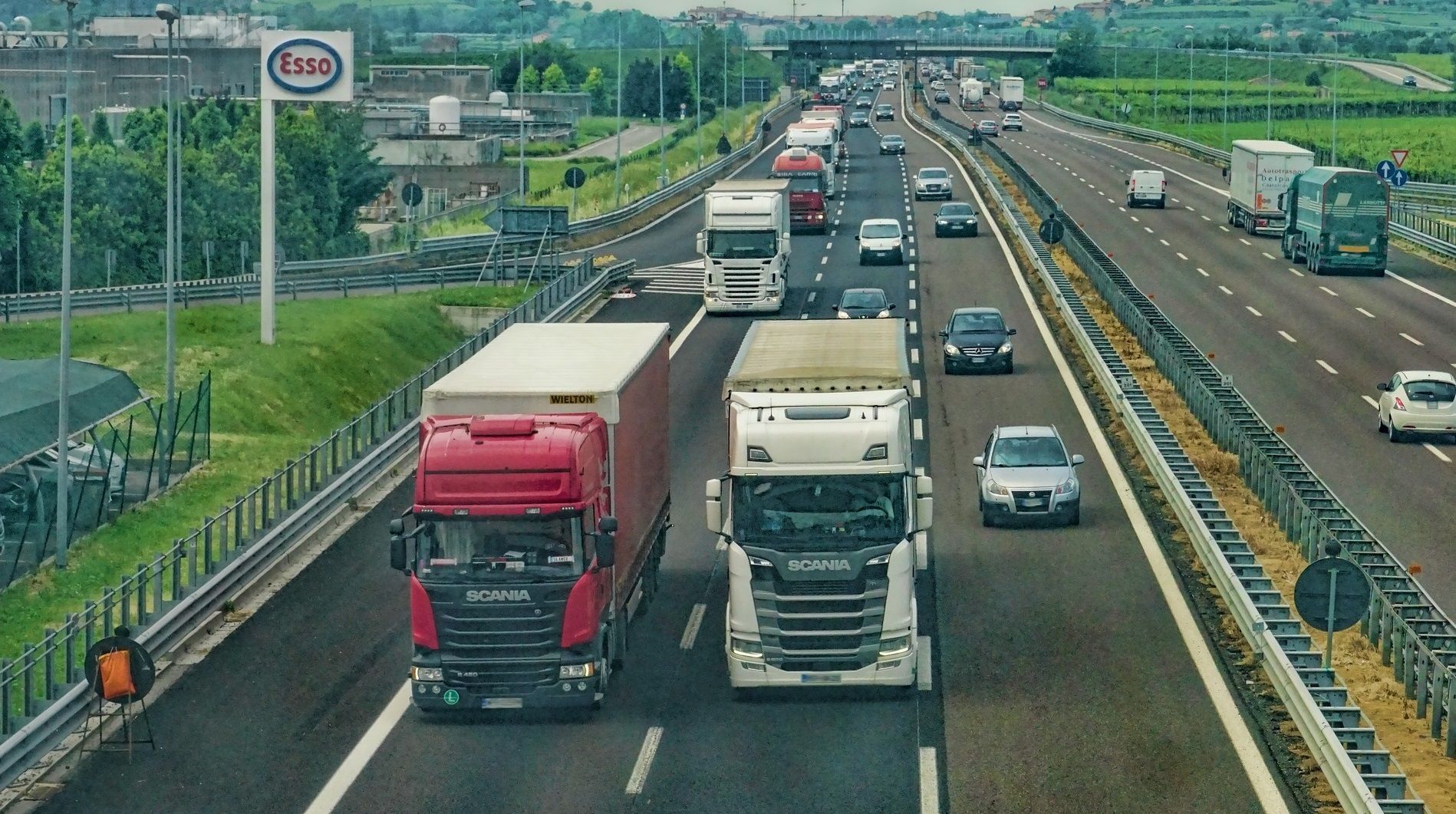Укравтодор запровадить збір для вантажівок за проїзд дорогами України 