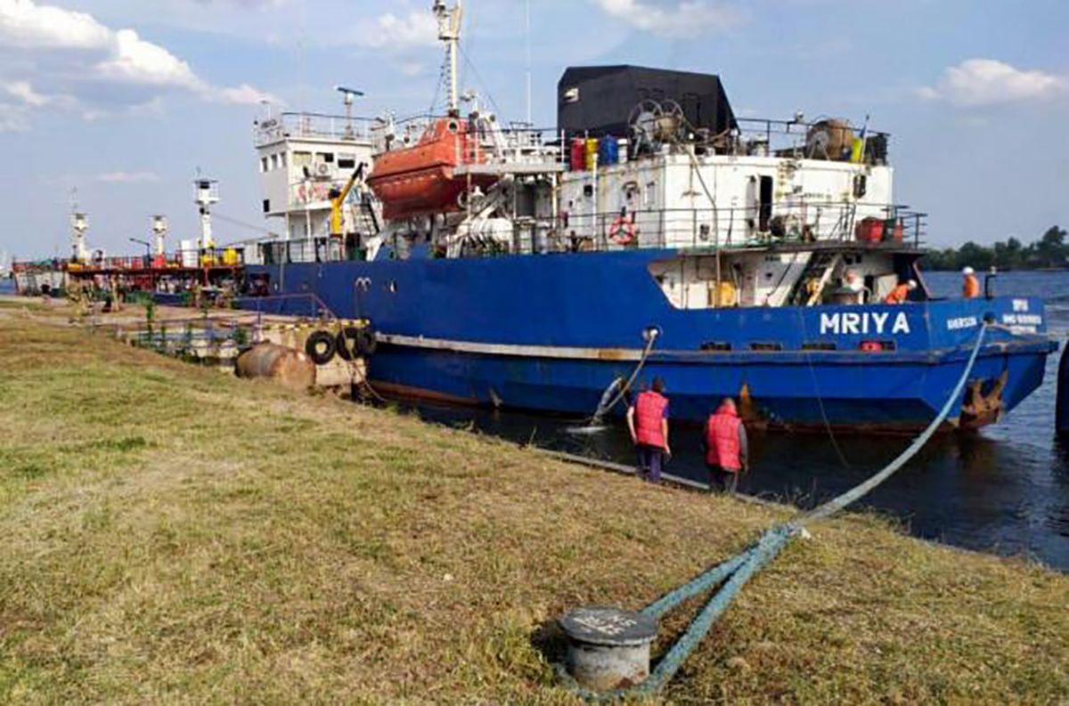 Заарештоване судно "Мрія", яке возило паливо флоту Росії, нарешті доправили до Херсону