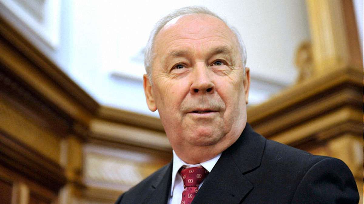 На перше засідання Ради запросили скандального спікера часів Януковича На перше засідання Ради запросили скандального спікера часів Януковича