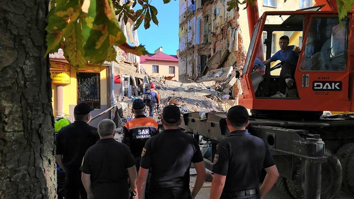 Вибух багатоповерхівки у Дрогобичі: під завалами можуть бути ще 5 людей Вибух багатоповерхівки у Дрогобичі: під завалами можуть бути ще 5 людей