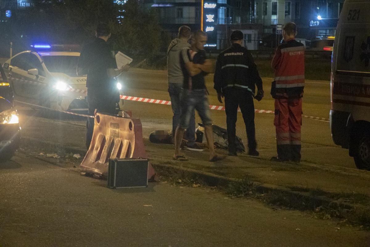 З перерізаним горлом зупиняв авто й благав про допомогу: моторошне вбивство у Києві