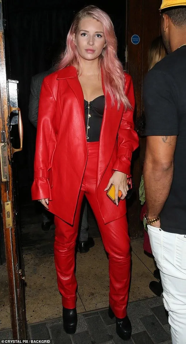 Лотті Мосс Лотті Мосс