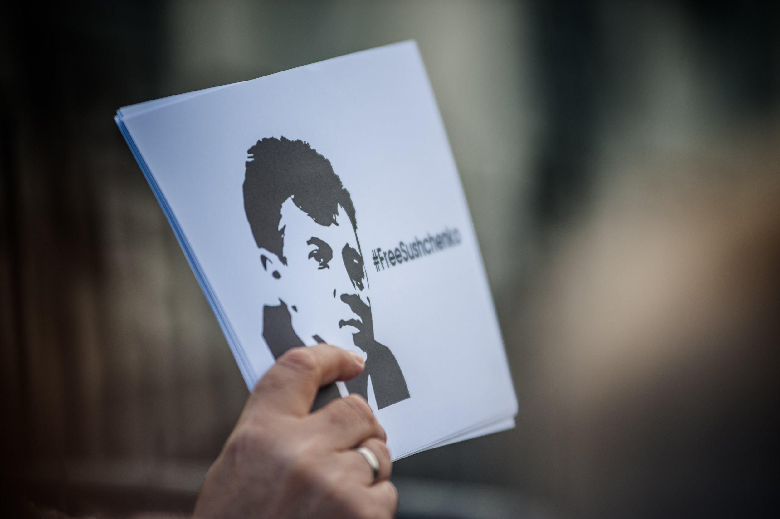 Романа Сущенко и еще нескольких украинских политзаключенных доставили в Москву Романа Сущенко и еще нескольких украинских политзаключенных доставили в Москву