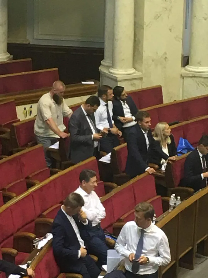 В первый день работы депутаты Рады работали до второго ночи