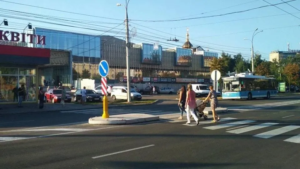 дорога Вінниця острівець безпеки