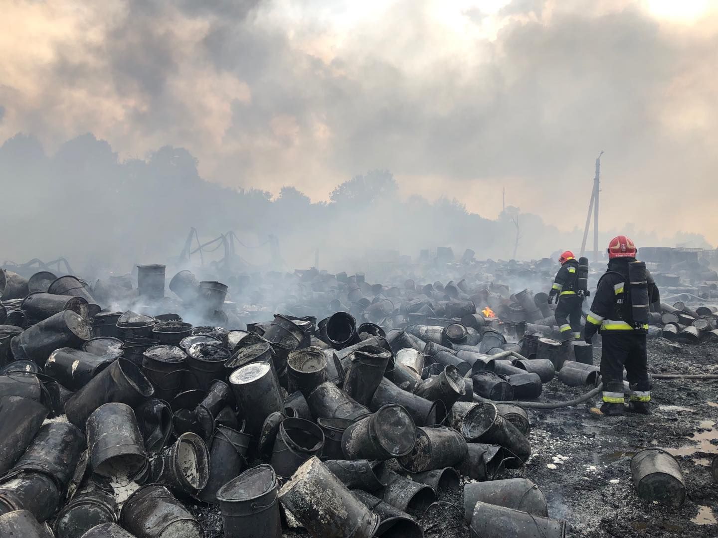 Масштабна пожежа під Львовом: загрози для населення немає