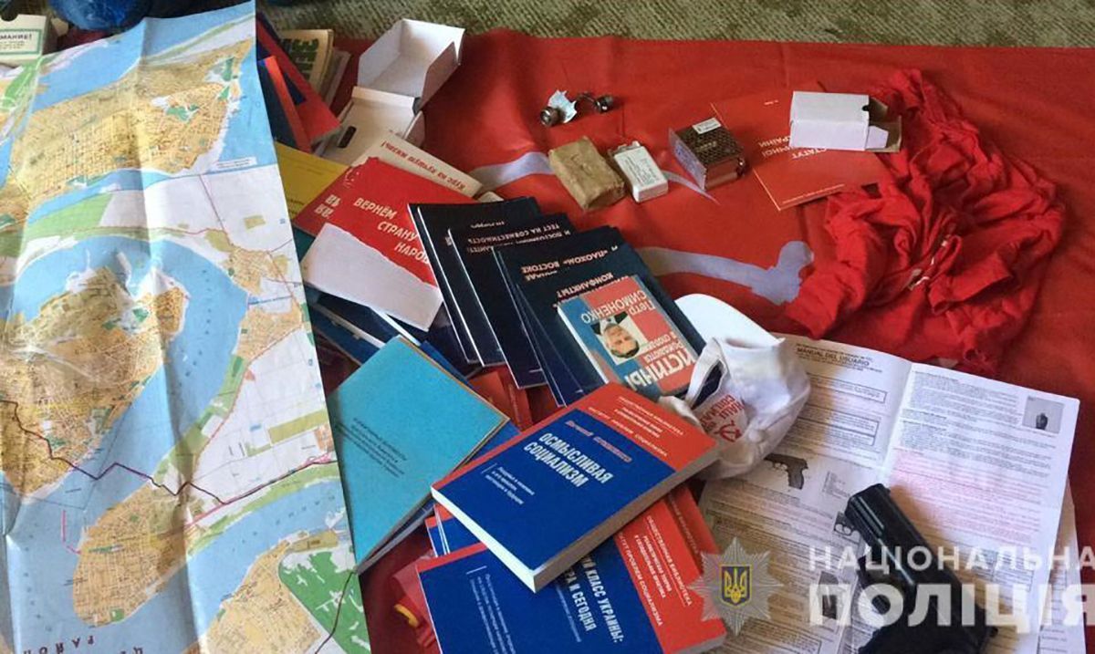 Вибухівку, зброю та комуністичну символіку знайшла поліція Миколаєва у групи крадіїв Вибухівку, зброю та комуністичну символіку знайшла поліція Миколаєва у групи крадіїв