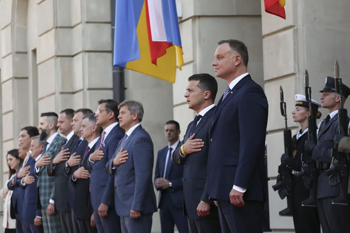Зеленський провів зустріч з Дудою в Польщі: відео Зеленський провів зустріч з Дудою в Польщі: відео