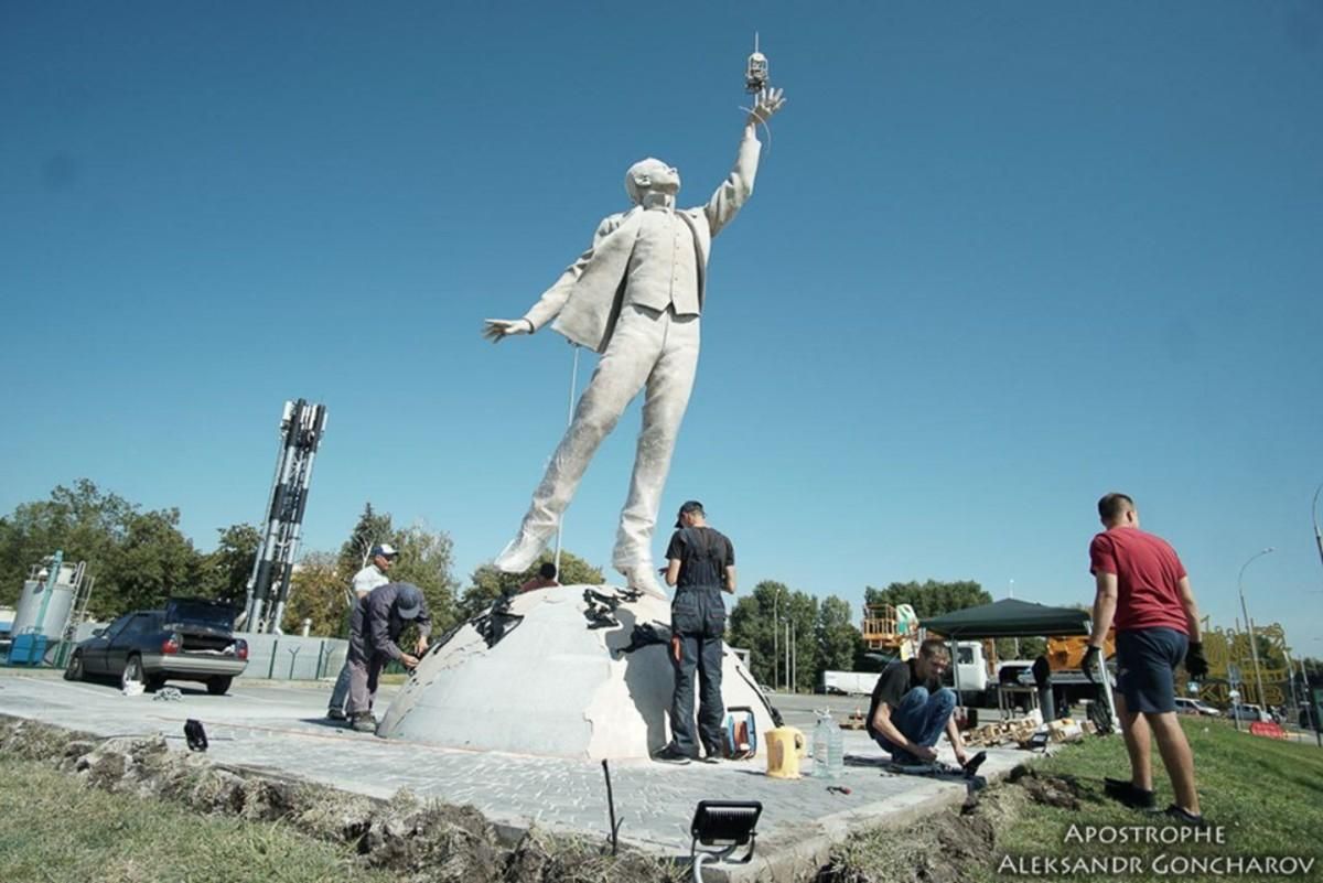 В Киеве открыли памятник Игорю Сикорскому