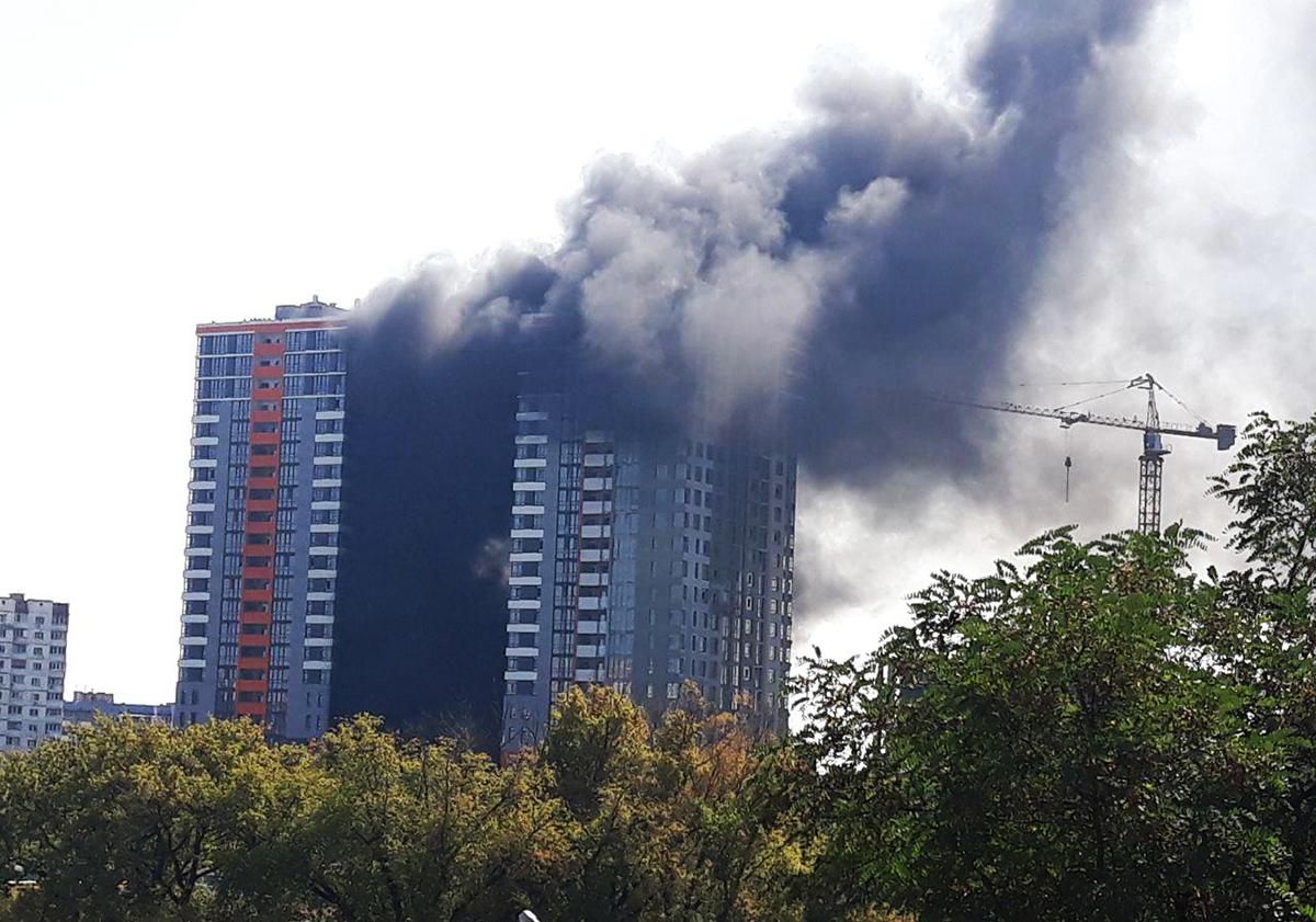 Пожар в многоэтажке в Киеве потушили: фото и видео