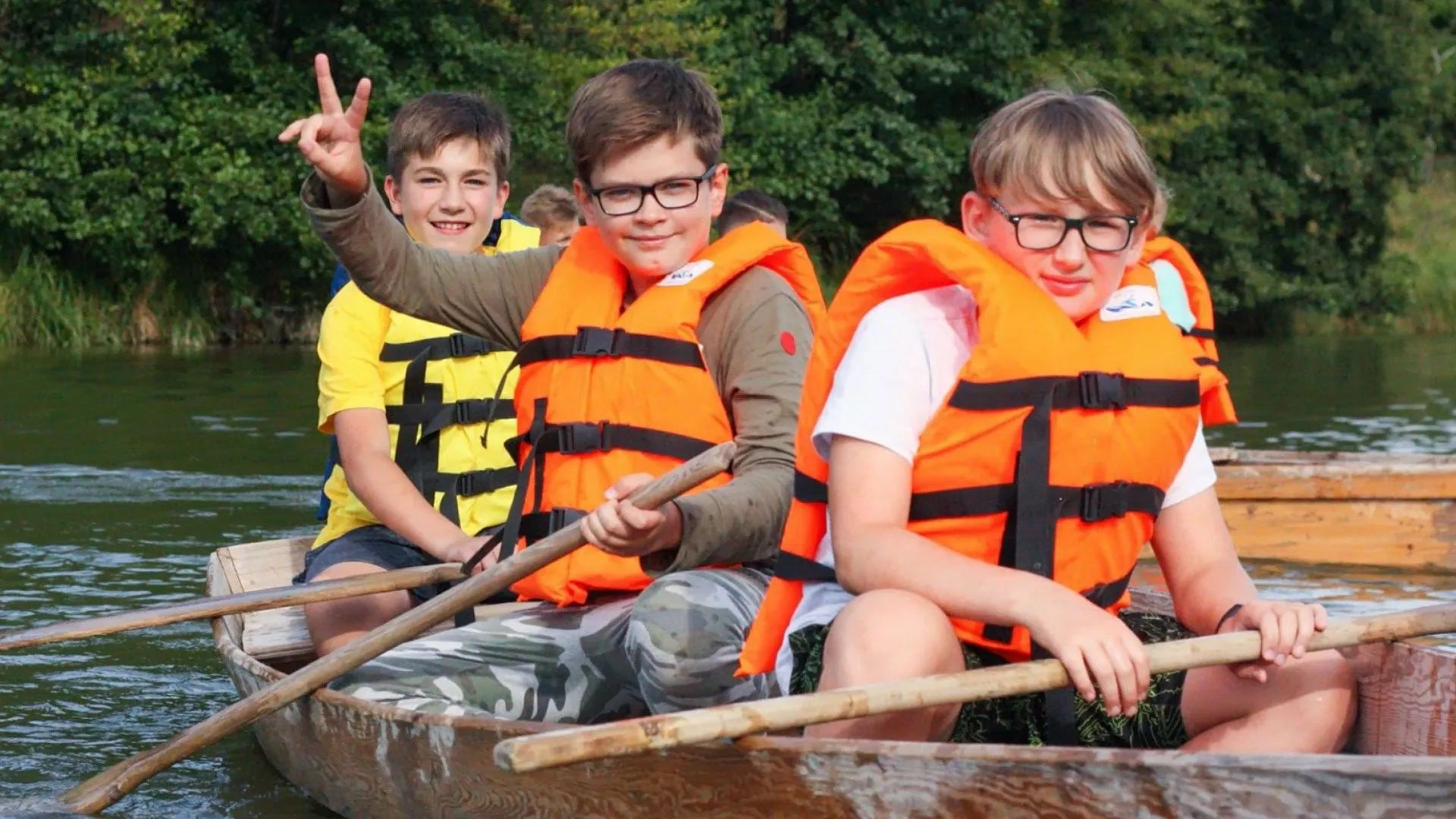 Діти в таборі Діти в таборі