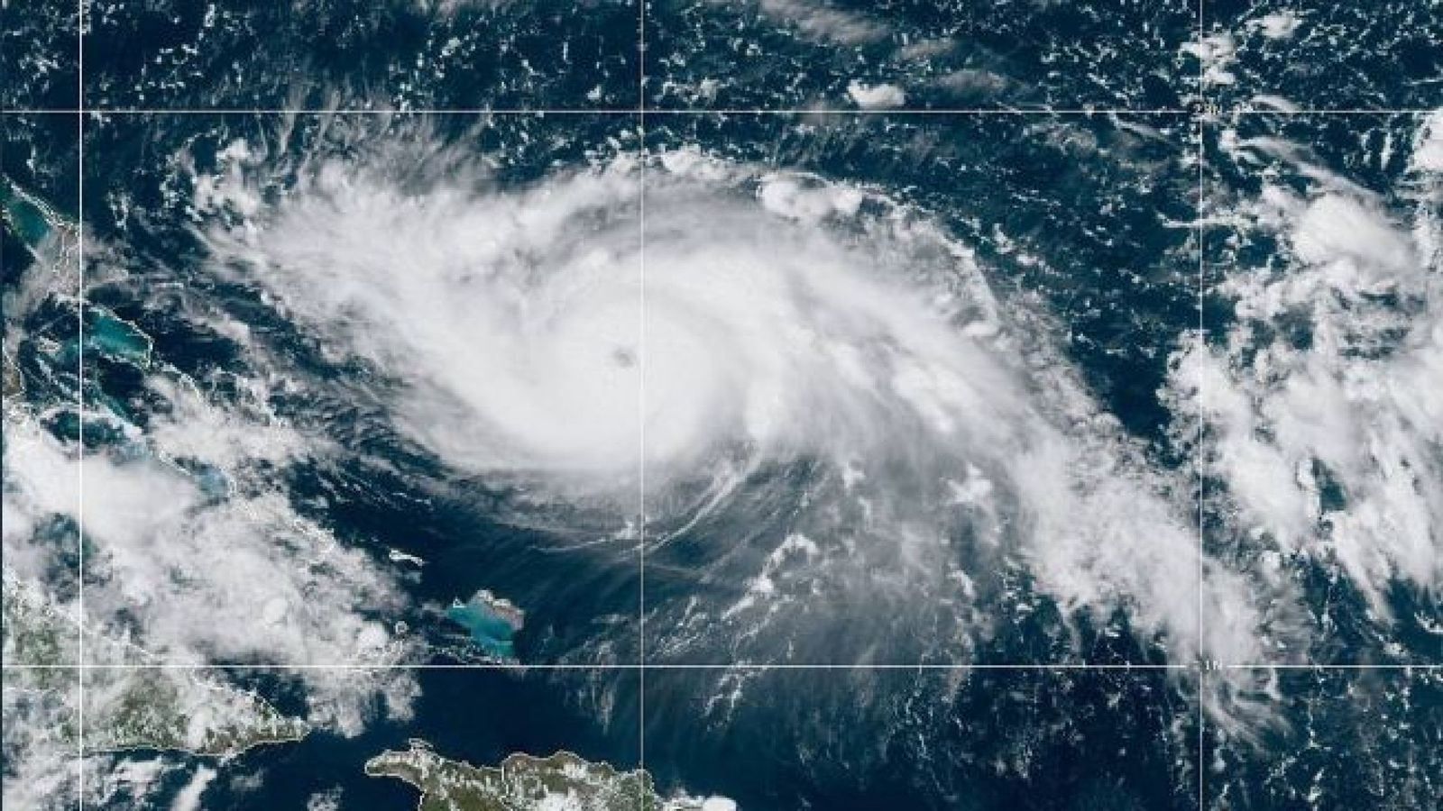 Мощный ураган Дориан надвигается на США
