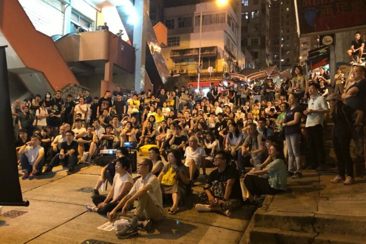 В Гонконге задержали активистов за показ фильма о Евромайдане: фото В Гонконге задержали активистов за показ фильма о Евромайдане: фото