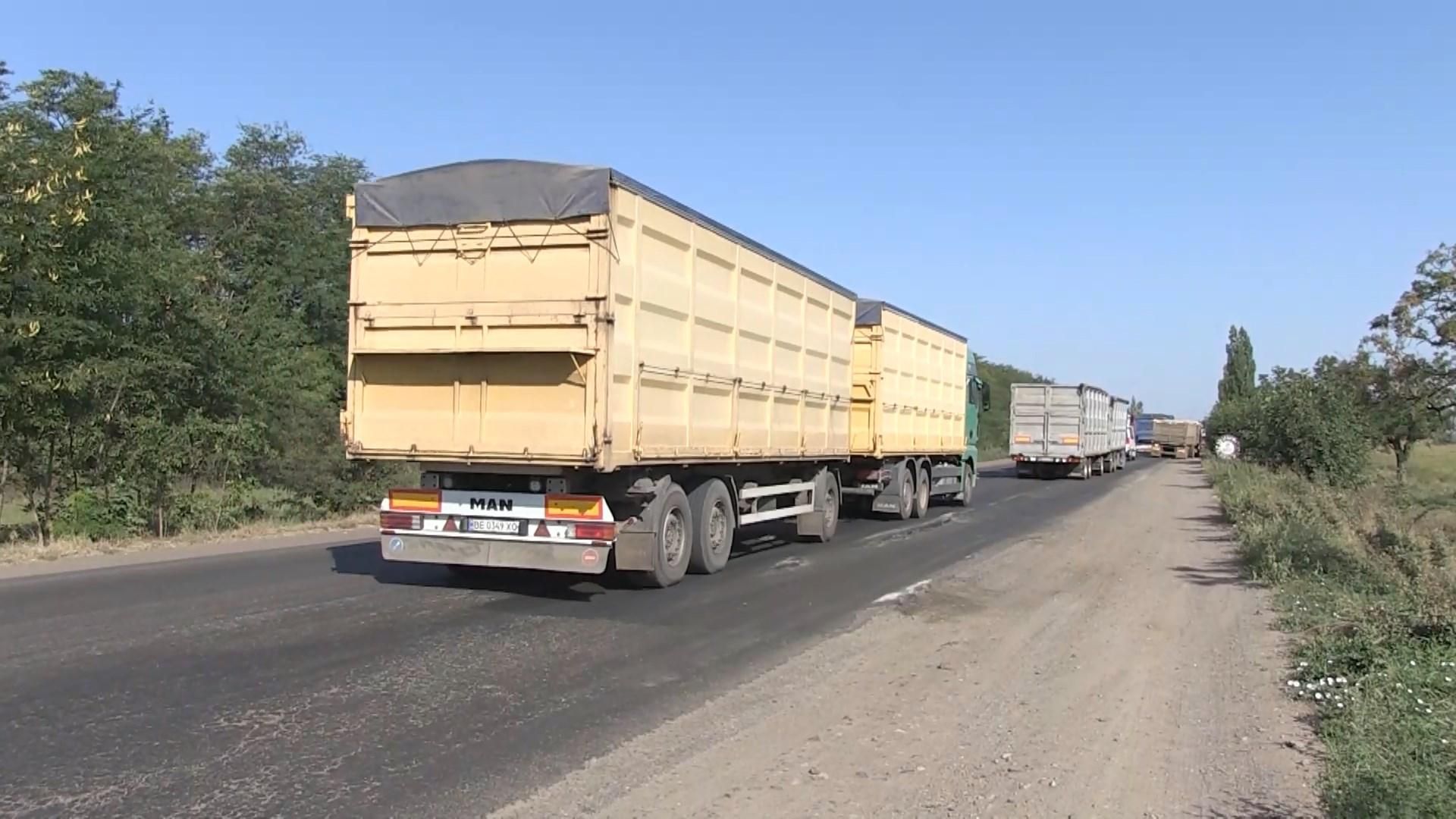 Як штрафують водіїв перевантажених фур: на Херсонщині вночі працює спеціальна комісія Як штрафують водіїв перевантажених фур: на Херсонщині вночі працює спеціальна комісія