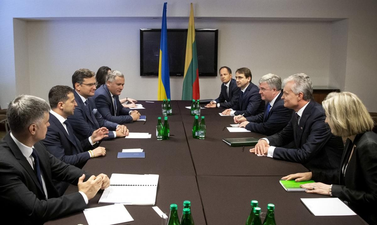 Зеленський зустрівся з президентом Литви та запросив його до Маріуполя