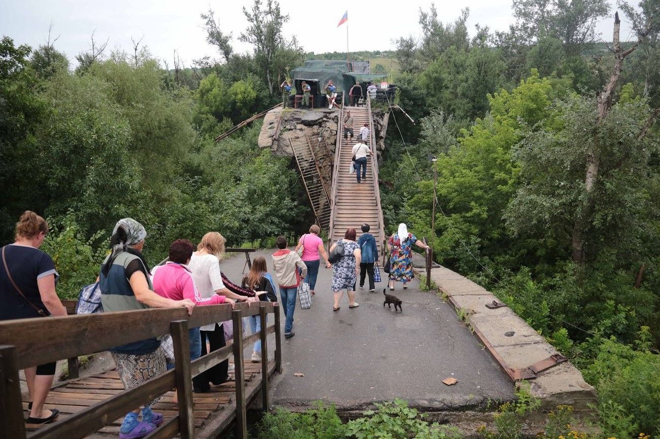 Станица Луганская: боевики снова дерзко срывают договоренности Станица Луганская: боевики снова дерзко срывают договоренности