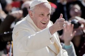 Застряг у ліфті: Папу Римського Франциска рятували пожежники