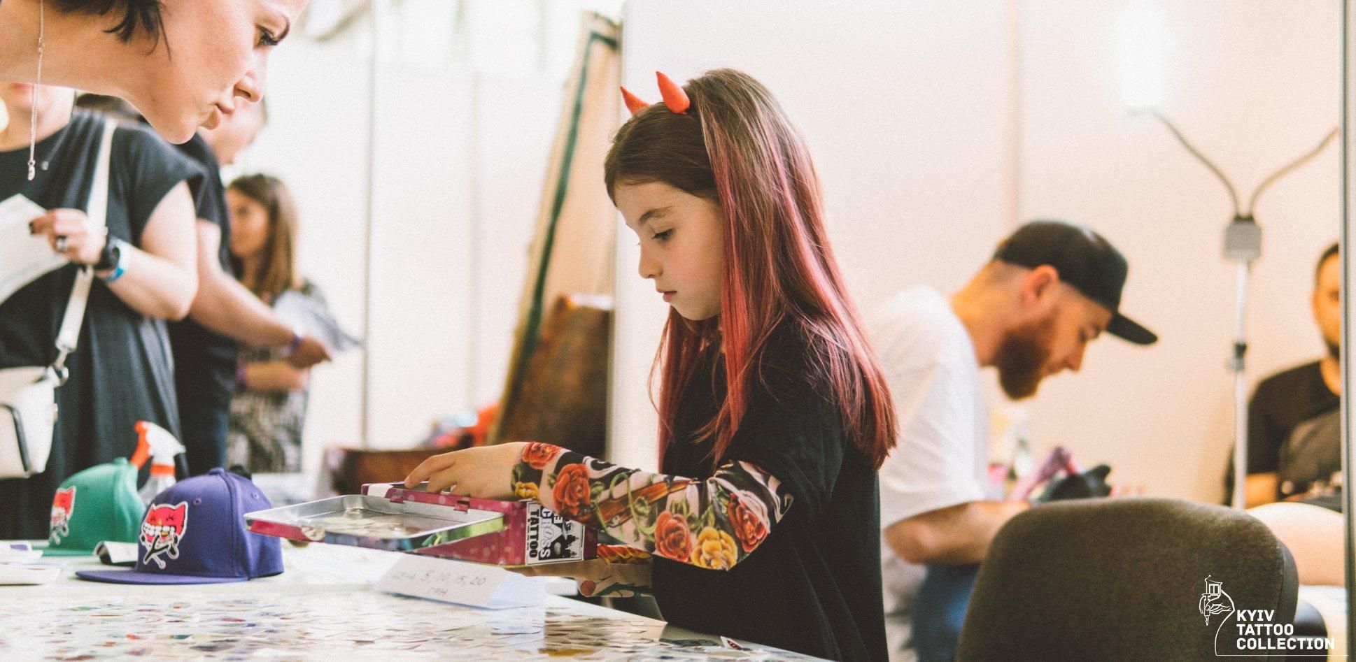 7-летняя одесситка стала самой юной мастерицей тату в Украине: яркие фото
