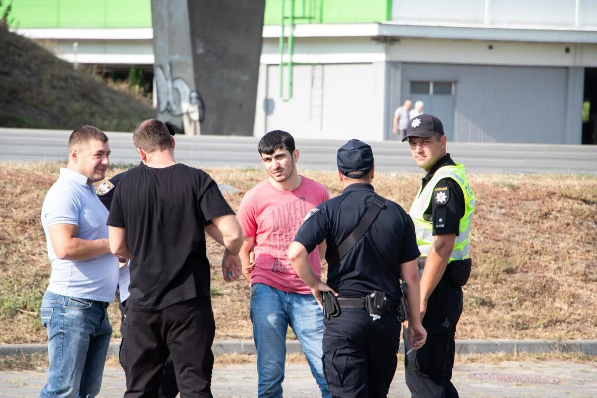 Невідомий зі зброєю у Києві Невідомий зі зброєю у Києві