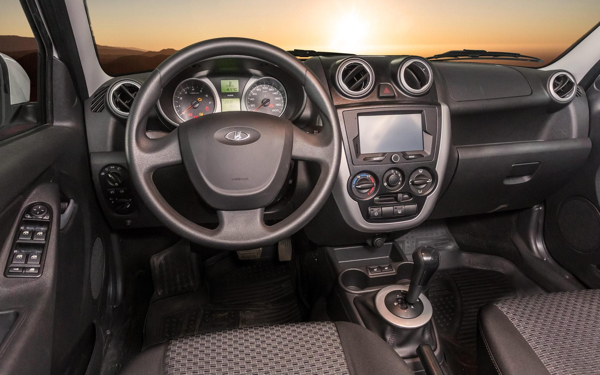 Какие авто можно приобрести в Украине до 300 тысяч гривен: инфографика Какие авто можно приобрести в Украине до 300 тысяч гривен: инфографика