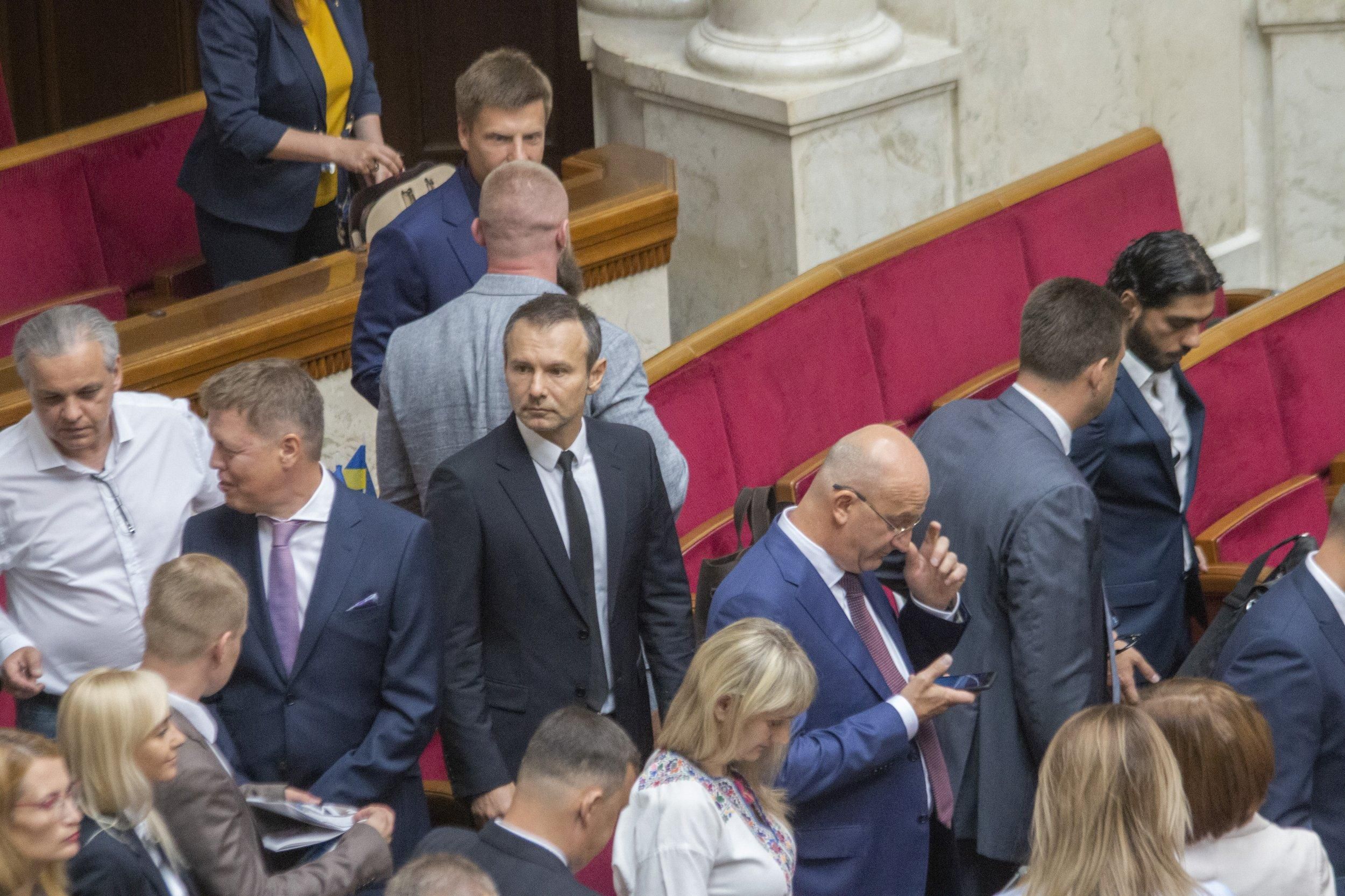 Рада знову може працювати до ночі Рада знову може працювати до ночі