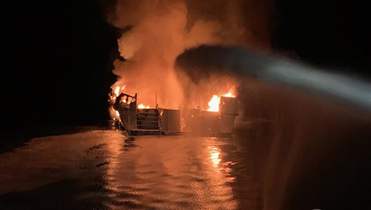 Пожежа на кораблі в Каліфорнії – відео 2 вересня 2019 – загинули 34 осіб Пожежа на кораблі в Каліфорнії – відео 2 вересня 2019 – загинули 34 осіб