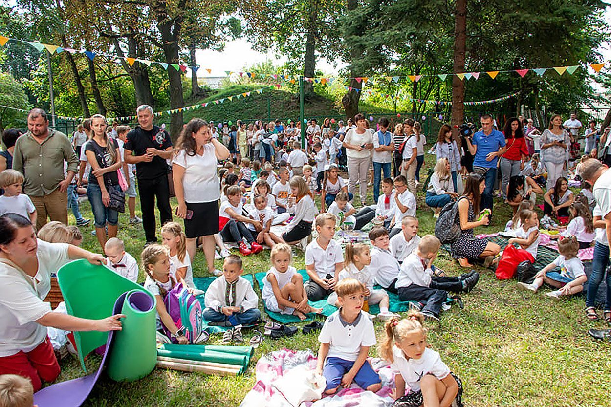 Львівські школярі здивували незвичним святкуванням Дня знань: промовисті фото, відео