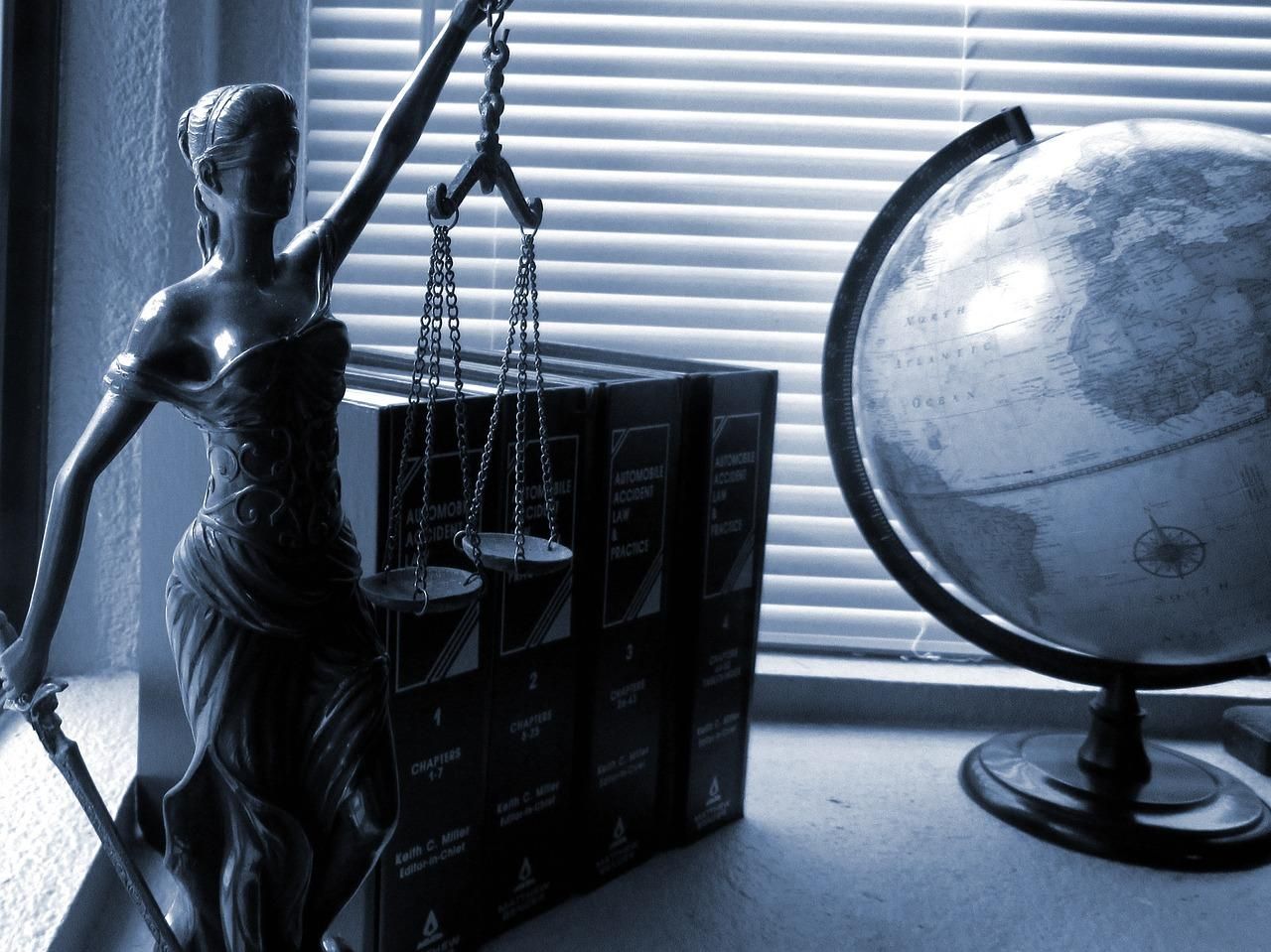 Скасування адвокатської монополії - плюси і мінуси