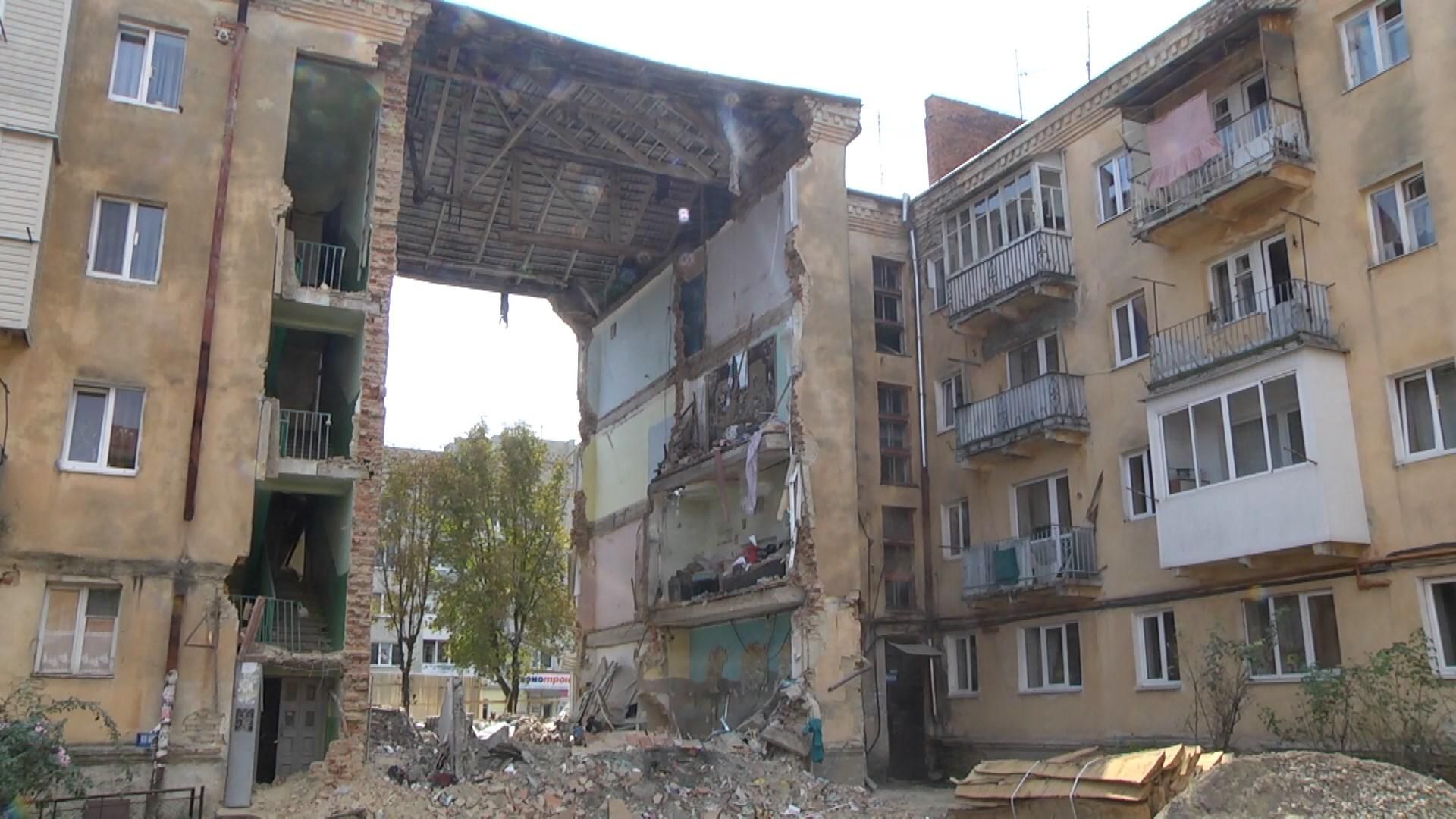 Обвал будинку в Дрогобичі: як люди забирали свої речі з аварійних помешкань