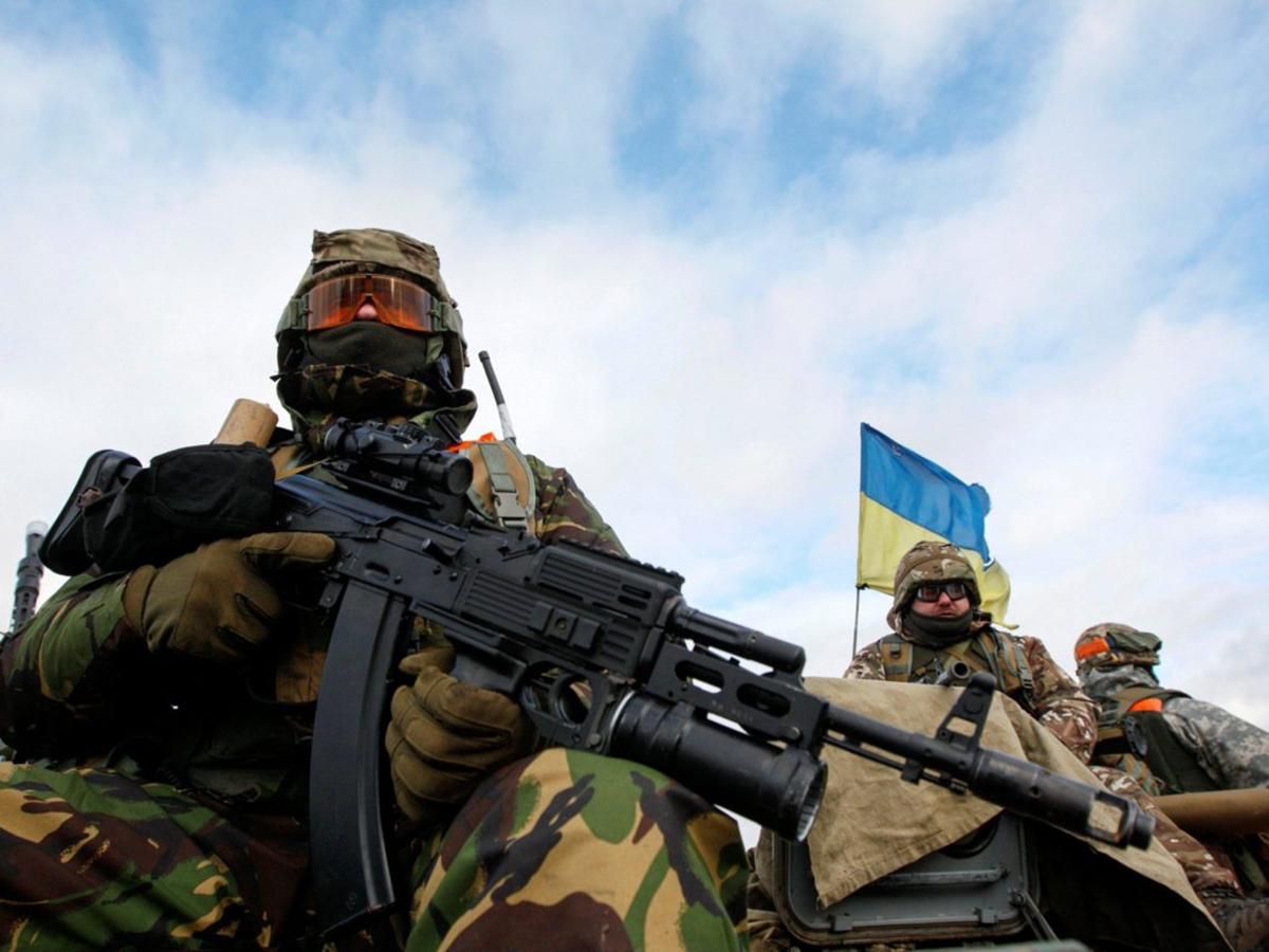 Обстрелы на Донбассе: четверо раненых украинских воинов