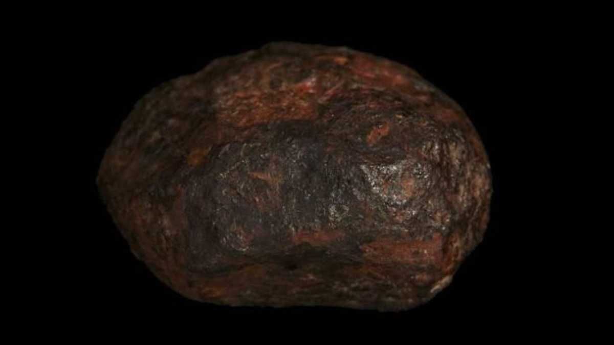 Внутри метеорита нашли нетипичный для него материал