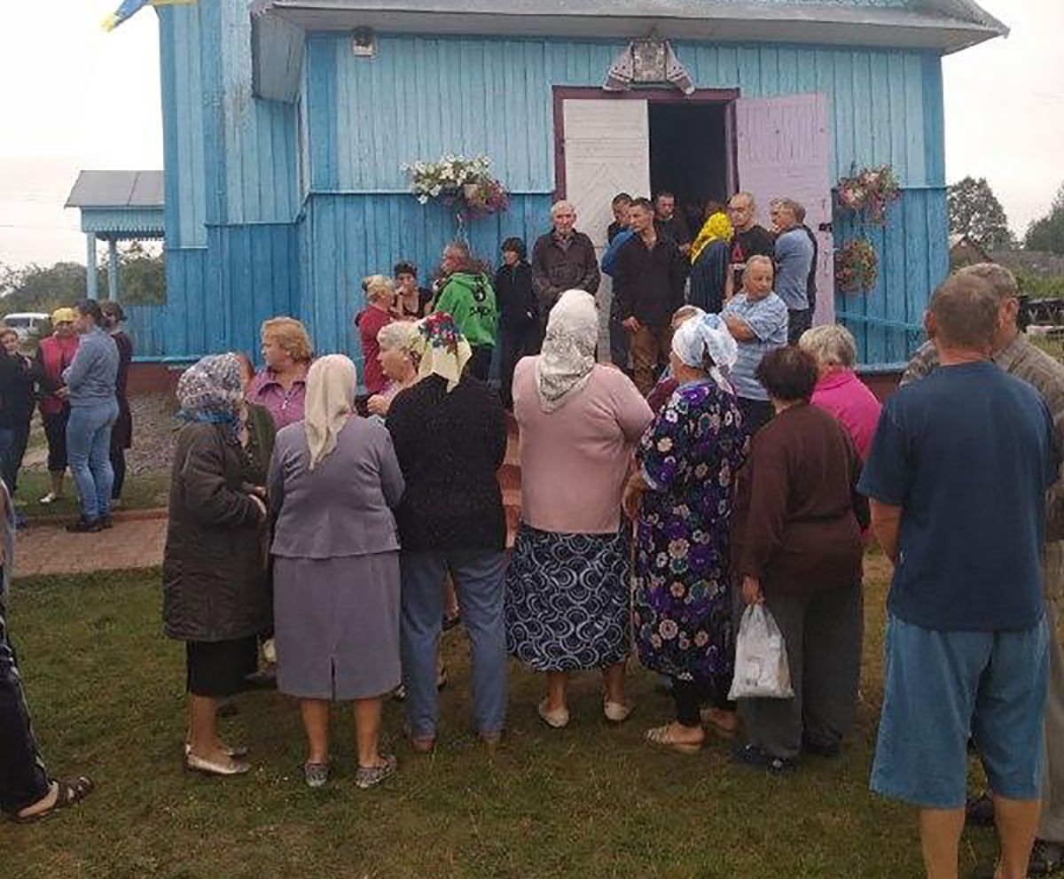 Дві релігійні громади влаштували масову бійку на Рівненщині: відкрито 12 справ