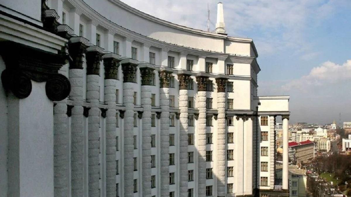 Новий Кабмін звільнив 36 заступників міністрів: перелік Новий Кабмін звільнив 36 заступників міністрів: перелік