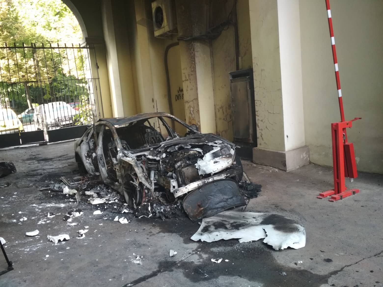 Всі знали, чия це машина: охоронець про підпал авто невістки Гонтаревої Всі знали, чия це машина: охоронець про підпал авто невістки Гонтаревої