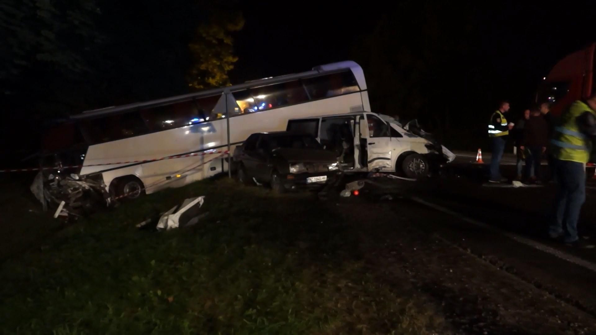 Смертельна ДТП з дітьми на Львівщині: відомі подробиці аварії
Смертельна ДТП з дітьми на Львівщині: відомі подробиці аварії