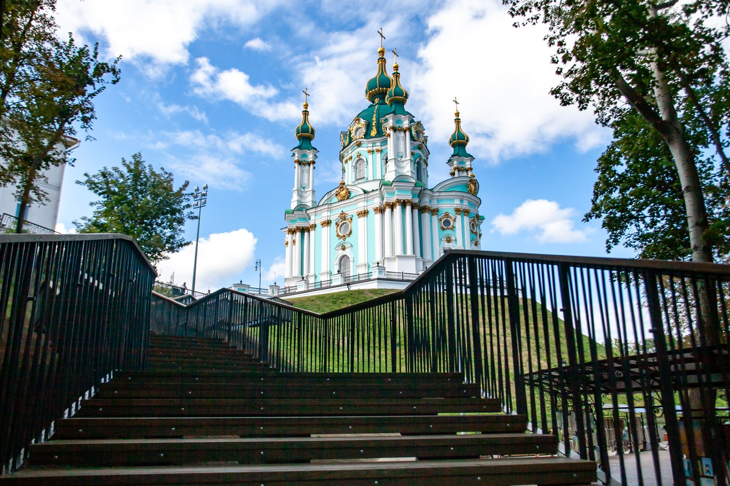 У Києві відкрили сходи від Андріївської церкви до Володимирської гірки: фото та відео 