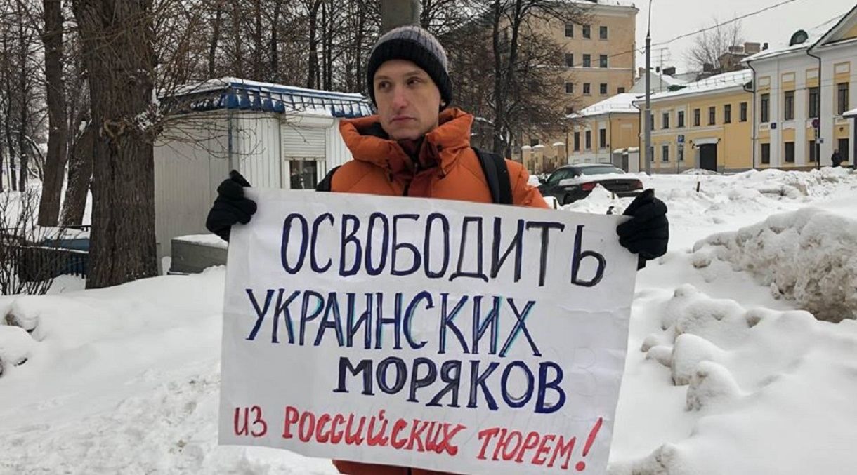 В России на 4 года посадили активиста, который поддерживал украинских моряков В России на 4 года посадили активиста, который поддерживал украинских моряков