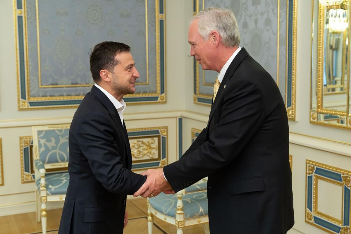 Зеленський зустрівся із американськими сенаторами: про що говорили Зеленський зустрівся із американськими сенаторами: про що говорили