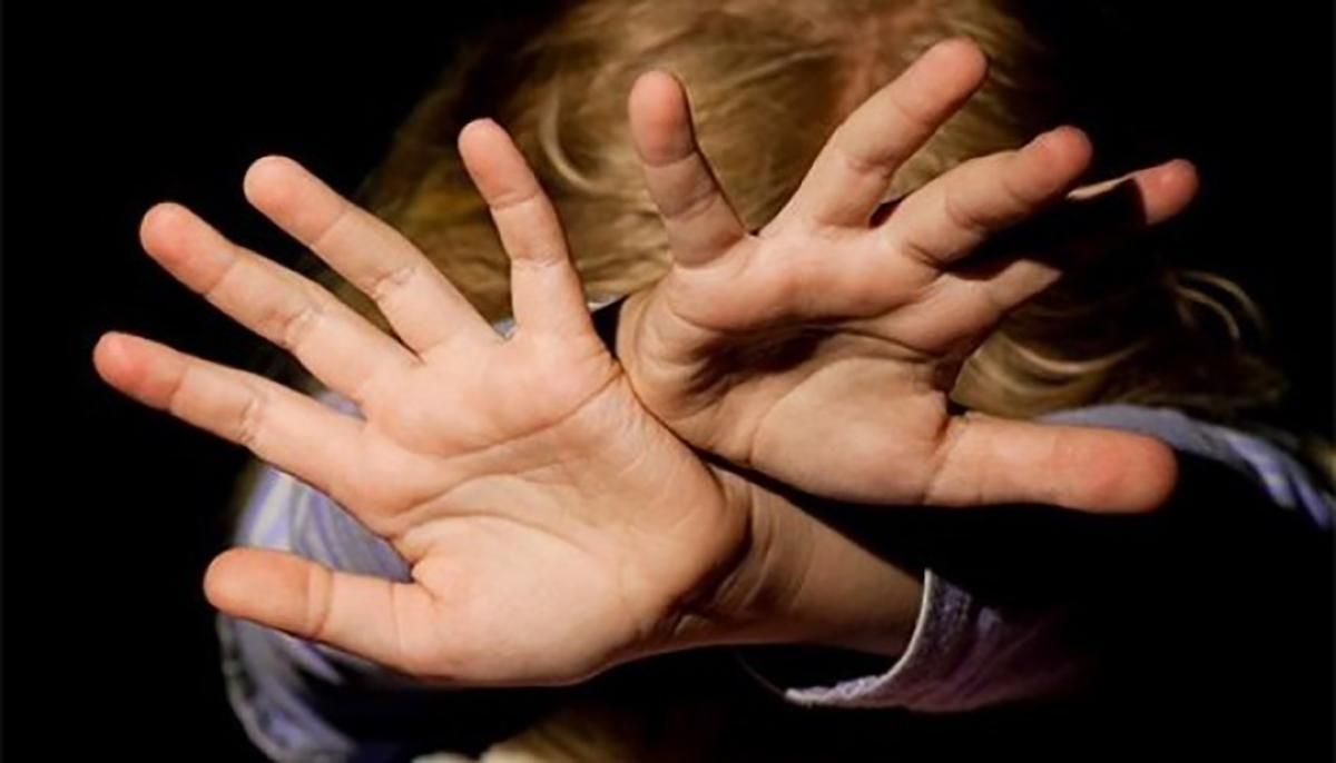 Давай, задохнись, – россиянка жестоко издевалась над годовалой дочерью: видео 18+ Давай, задохнись, – россиянка жестоко издевалась над годовалой дочерью: видео 18+