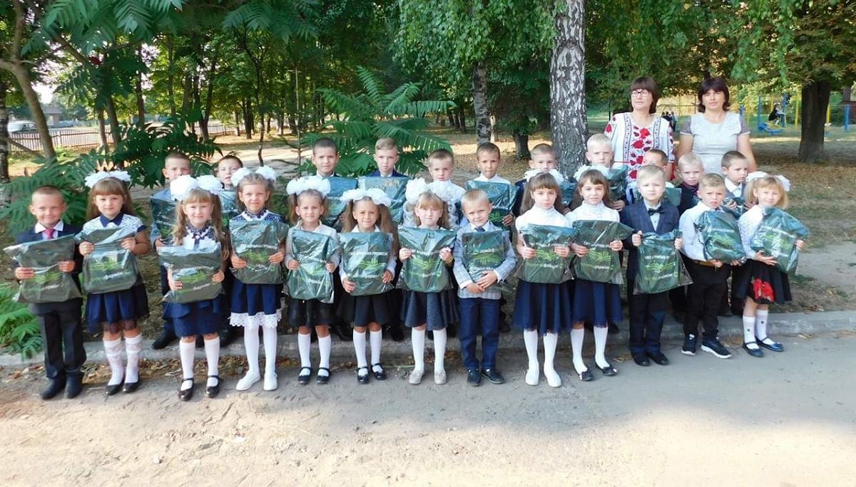 "Укрлендфармінг" виділив півмільйона на підготовку шкіл та дитсадків до нового навчального року "Укрлендфармінг" виділив півмільйона на підготовку шкіл та дитсадків до нового навчального року