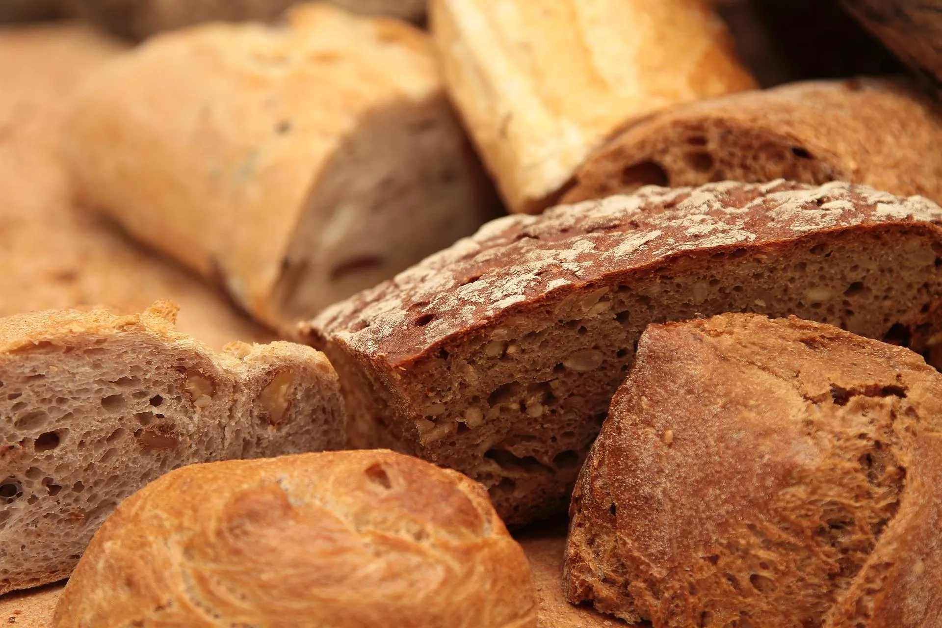 Цілезерновий хліб є корисним для людей 