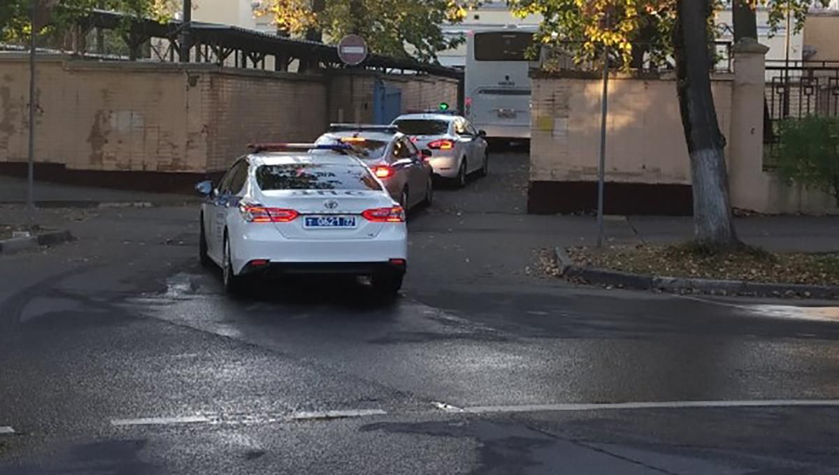 Автобуси з українськими моряками виїхали з СІЗО "Лефортово": фото, відео Автобуси з українськими моряками виїхали з СІЗО "Лефортово": фото, відео