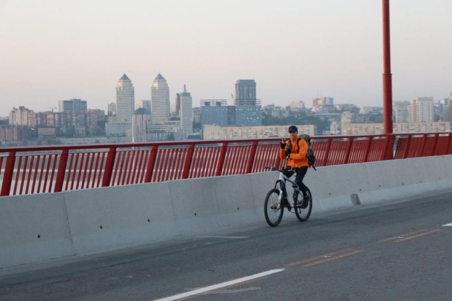 Філатов виграв парі у Зеленського: у Дніпрі відкрили Центральний міст – фото Філатов виграв парі у Зеленського: у Дніпрі відкрили Центральний міст – фото
