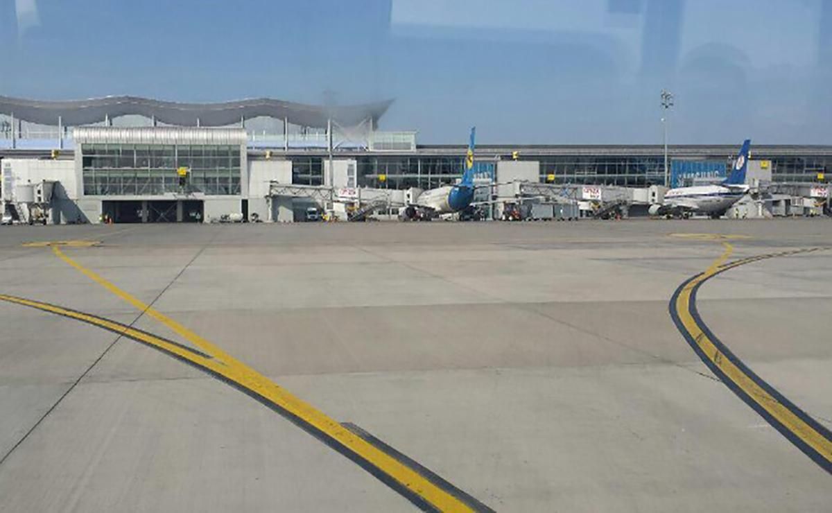 Українські полонені вилетіли з Москви: перші фото Українські полонені вилетіли з Москви: перші фото