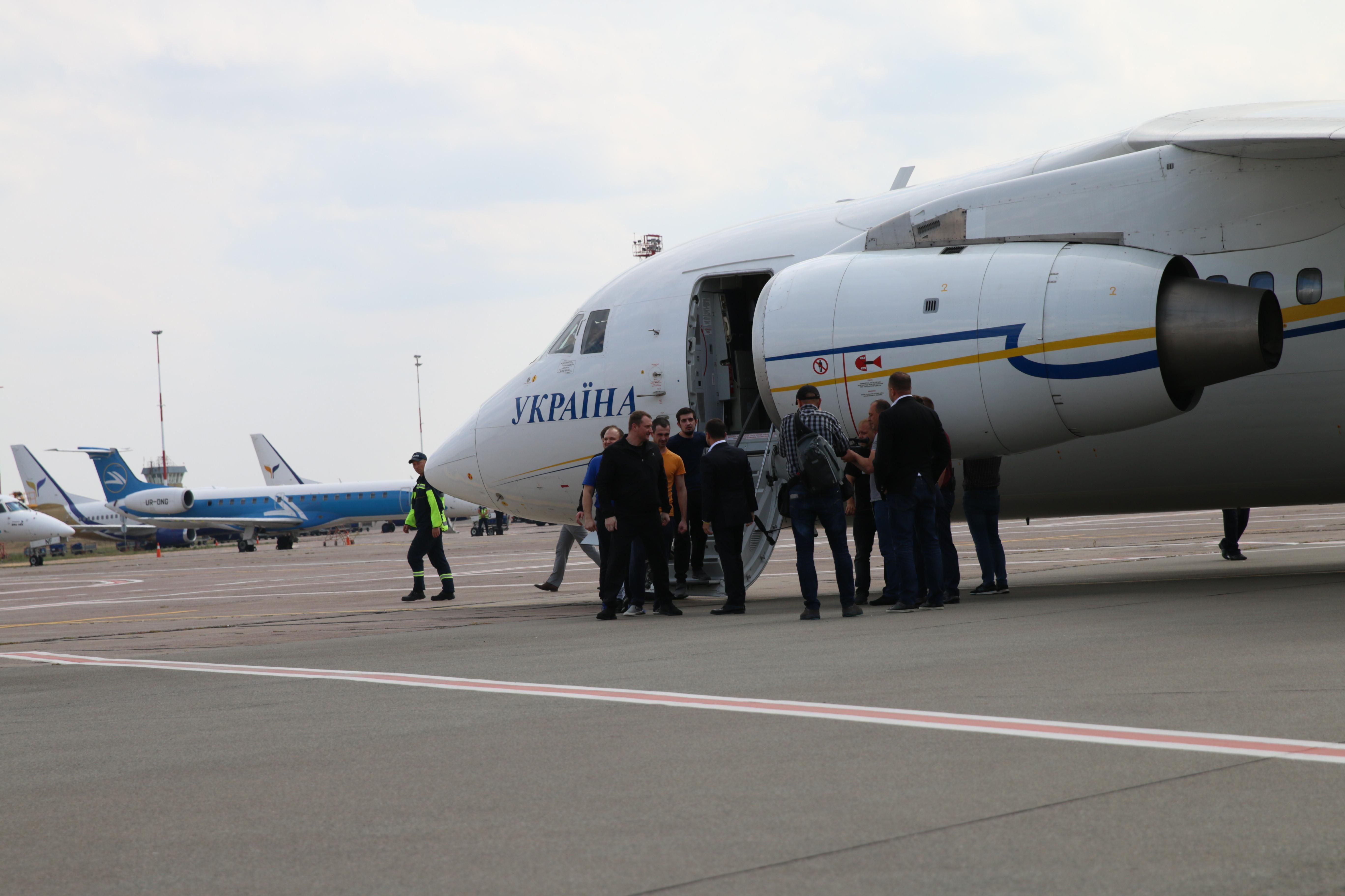 Зеленський: Повернемо не тільки людей, а й території