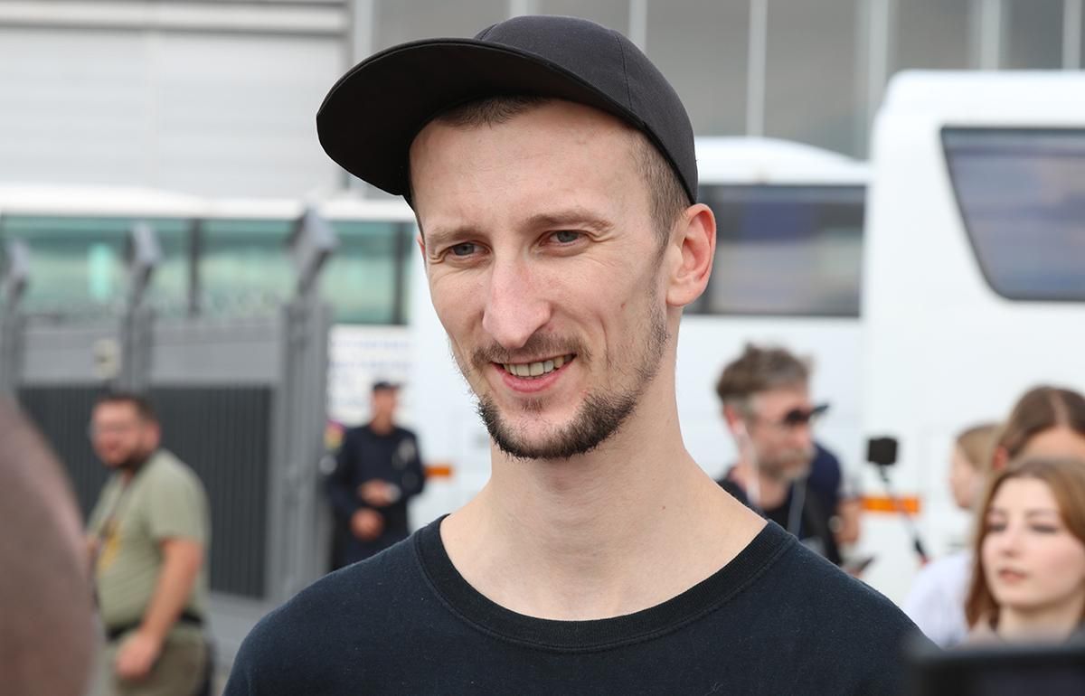 Звільнений з полону Кольченко привіз в Україну 20 кілограмів листівок Звільнений з полону Кольченко привіз в Україну 20 кілограмів листівок