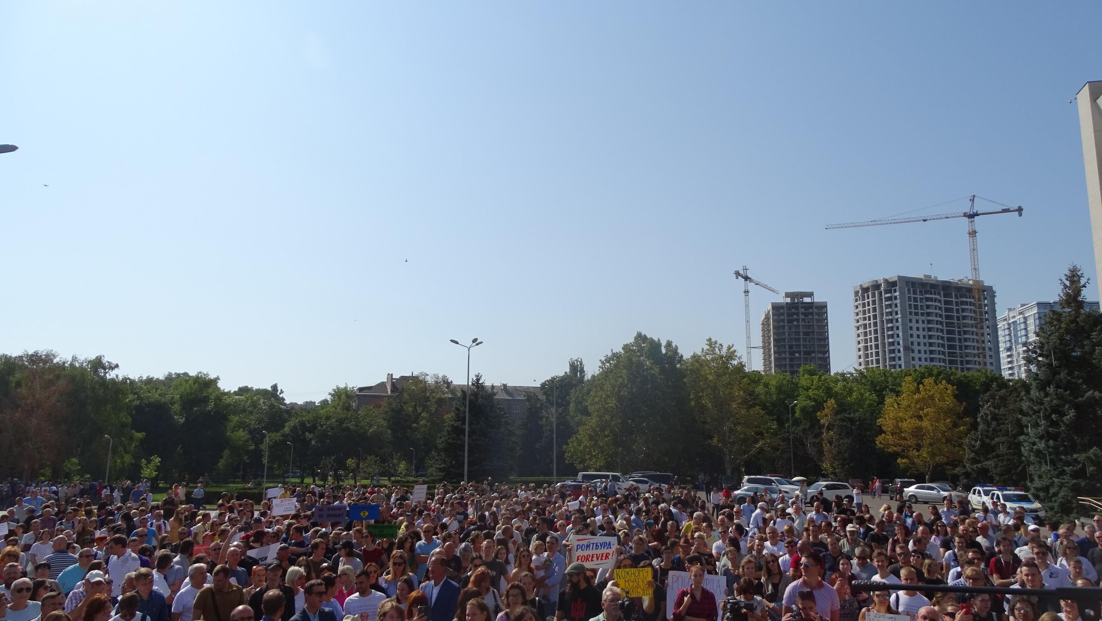 В Одесі влаштували "культурний майдан" проти звільнення Ройтбурда: вражаючі фото