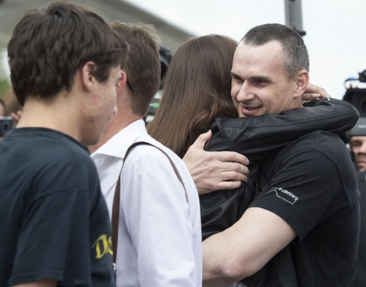 Сенцов завів сторінку у фейсбук і поскаржився на фейковий твіттер: фотодоказ Сенцов завів сторінку у фейсбук і поскаржився на фейковий твіттер: фотодоказ