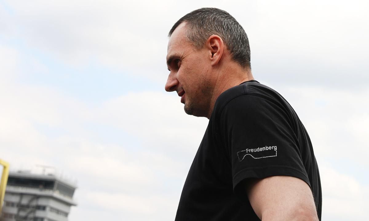 Родные Сенцова направляются на встречу с ним в Киев: фото Родные Сенцова направляются на встречу с ним в Киев: фото