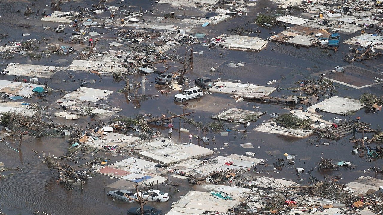 Ураган "Доріан" накинувся на узбережжя США: відео стихії перевершує кадри з фільмів-катастроф